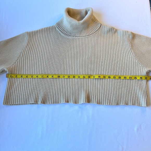 Isalis Ribbed Long Sleeve Cropped Turtleneck Sweater - Picture 5 of 11